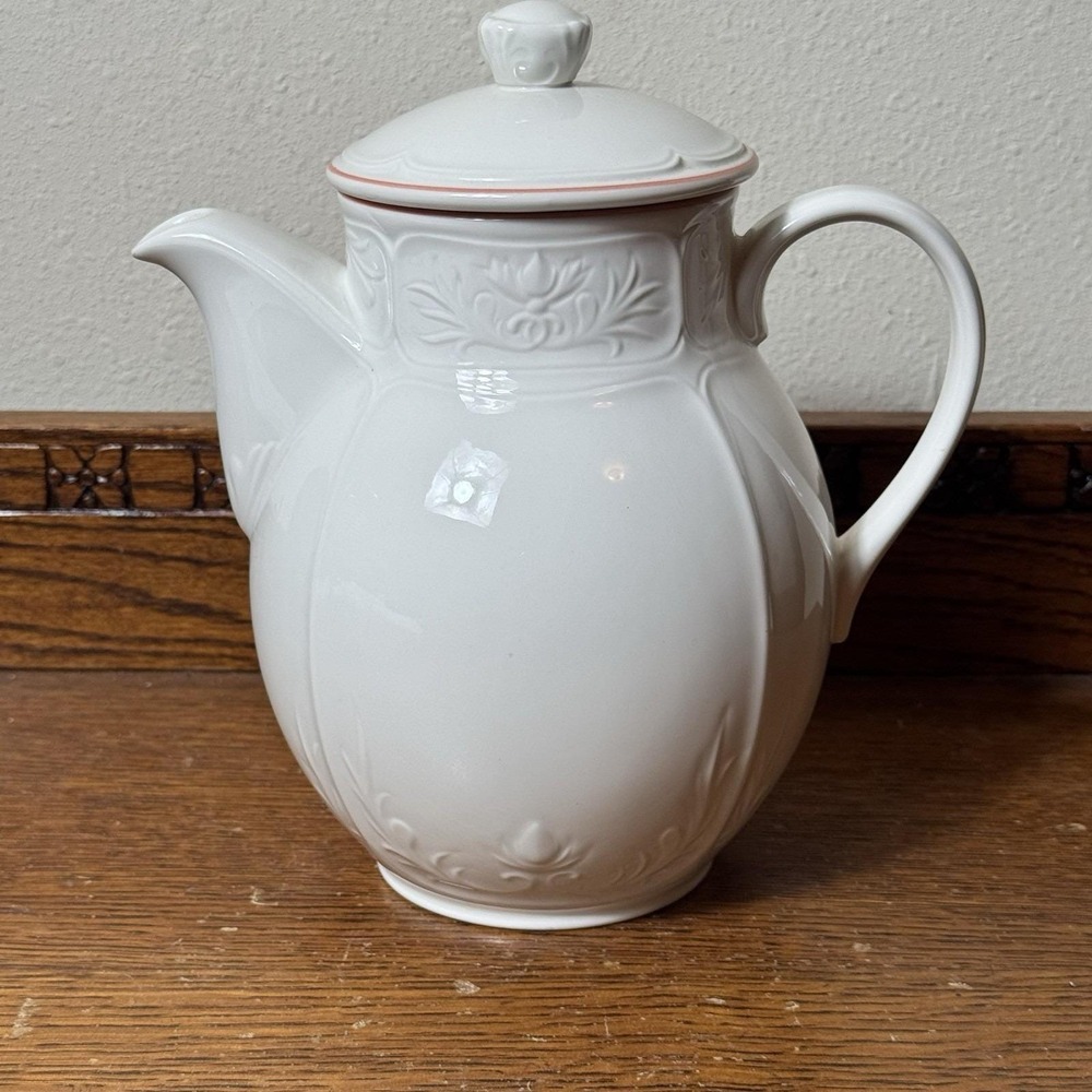 Villeroy & Boch Cortina White Porcelain Coffee Pot Teapot Pink Trim Luxembourg